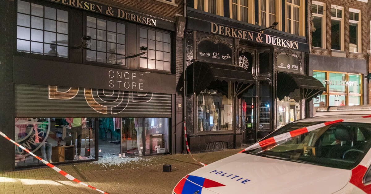 Schandalig 945 veel plezier Ramkrakers slaan op de vlucht met peperdure kleding in Zwolle, politie vat  ze snel in de kraag - 1Zwolle