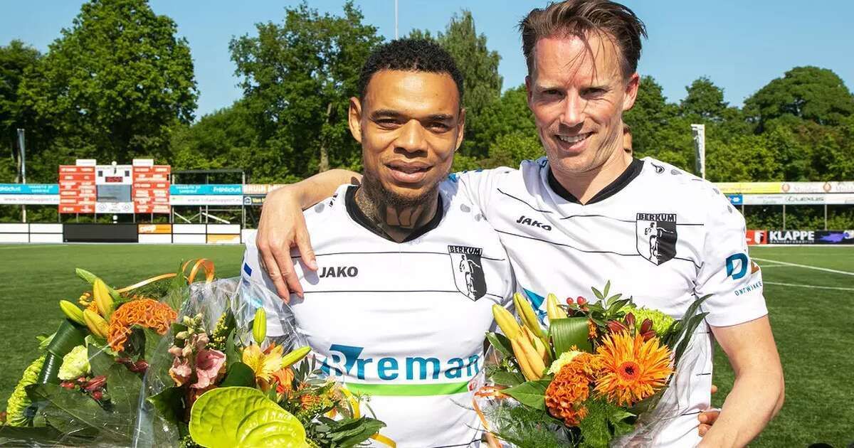 PEC Zwolle oefent tegen Berkum op Sportpark de Vegtlust