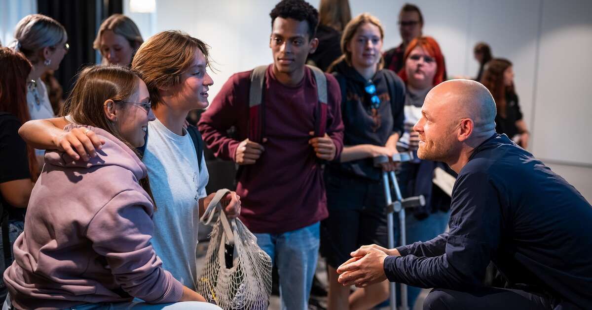 Studenten vragen rapper Sticks het hemd van het lijf - 1Zwolle