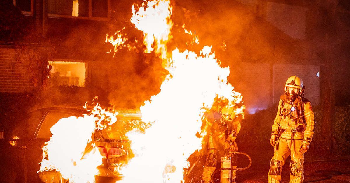 Auto gaat in vlammen op in Aa-landen, politie sluit brandstichting niet uit