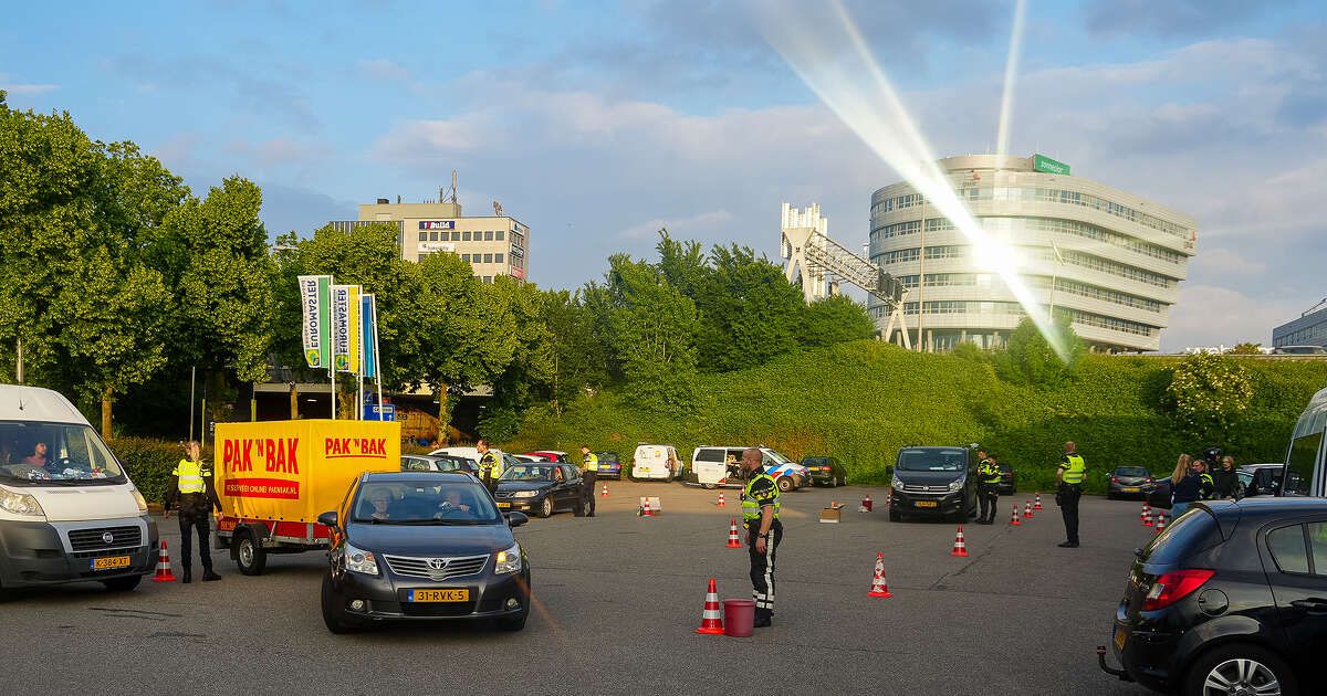 Zeventig boetes bij verkeerscontrole op Burgemeester Roelenweg in Zwolle