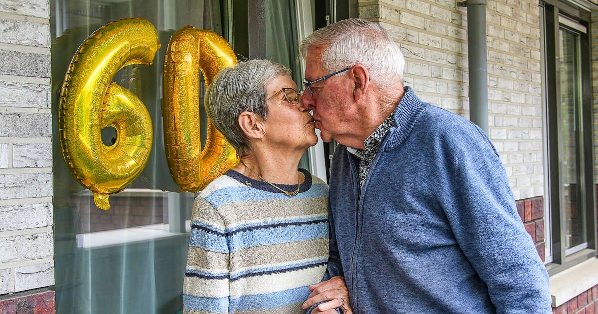 Johan en Diny Zunnebeld vieren 60 jaar huwelijk in Westenholte