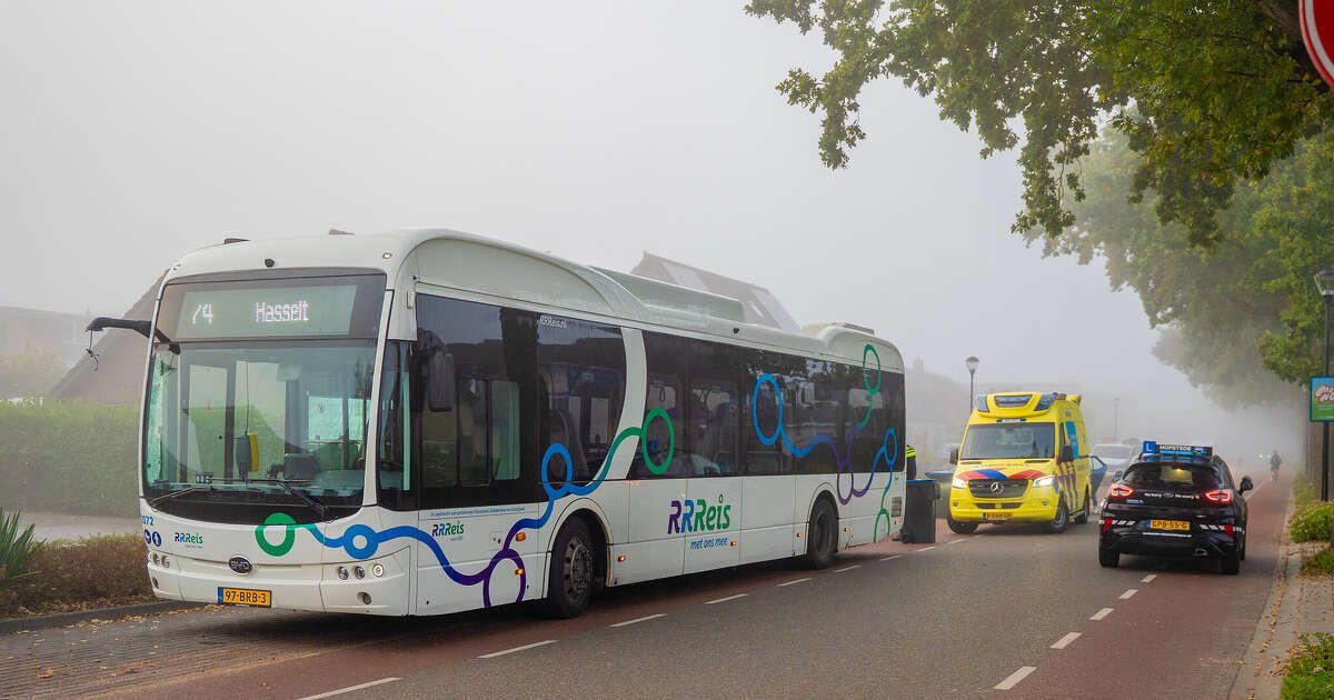 Streekbus botst op bestelbus in IJsselmuiden, niemand gewond
