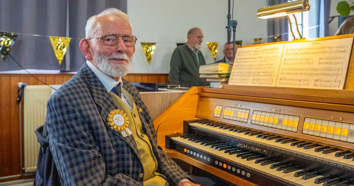 Evert Schoonhoven (82) al 70 jaar organist in gereformeerde kerk Kamperveen