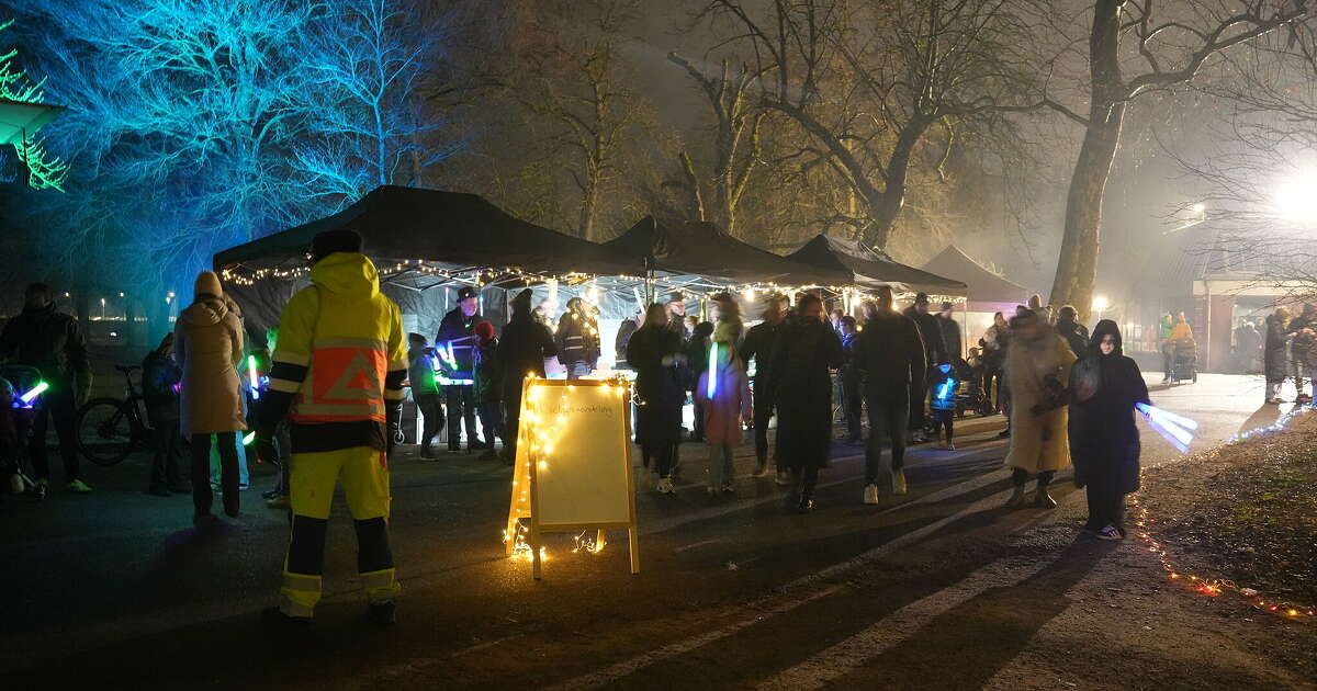 Duizenden lichtjes verlichten Park het Engelse Werk tijdens lichtjeswandeling
