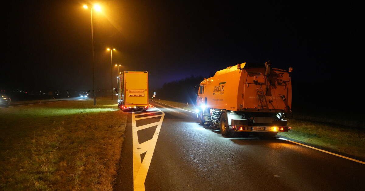 N50 richting Zwolle tijdelijk afgesloten door slachtafval op wegdek