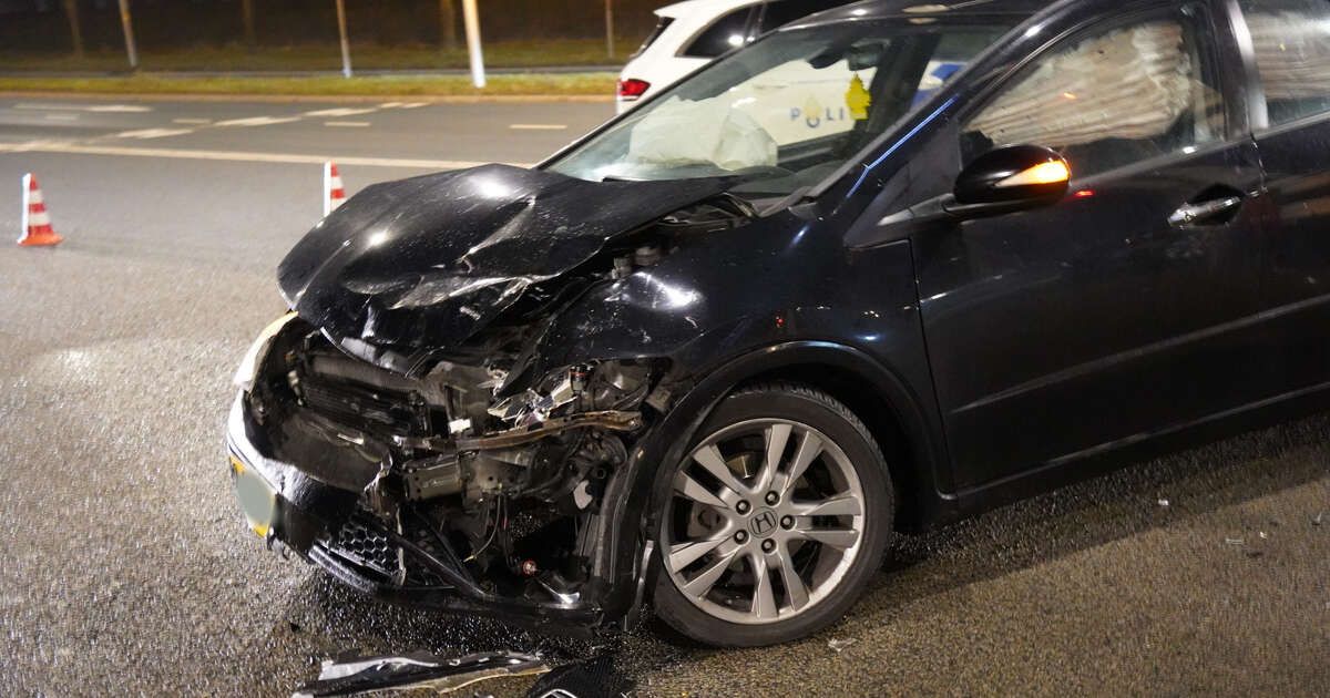 Forse schade bij botsing op kruising Hasselterweg in Zwolle