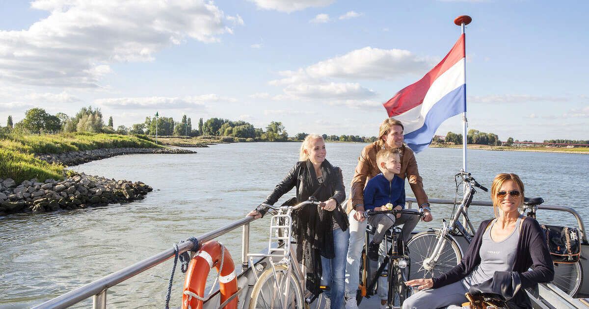 nieuwe-pontjesroutes-laten-fietsers-de-ijsseldelta-ontdekken-1zwolle