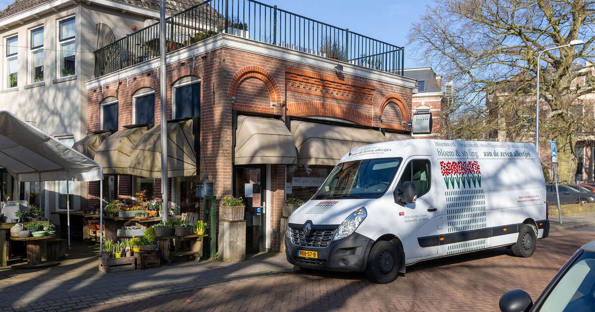 Oude bloemenzaak gekraakt