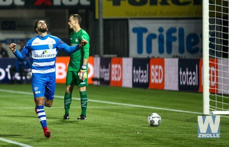 PEC Zwolle verslaat N.E.C. Nijmegen in bekertoernooi - Foto: Harry ten Klooster