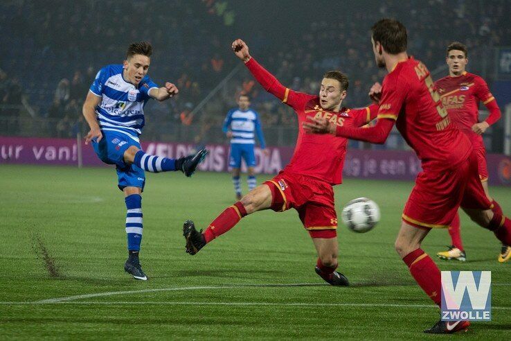 PEC Zwolle en AZ delen punten - Foto: Wouter Steenbergen