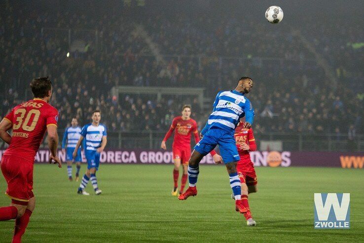 PEC Zwolle en AZ delen punten - Foto: Wouter Steenbergen