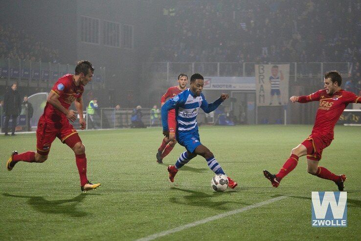 PEC Zwolle en AZ delen punten - Foto: Wouter Steenbergen