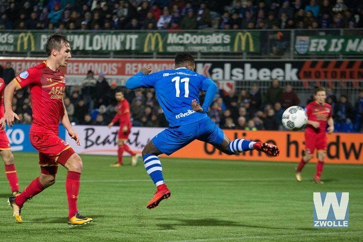 PEC Zwolle en AZ delen punten - Foto: Wouter Steenbergen