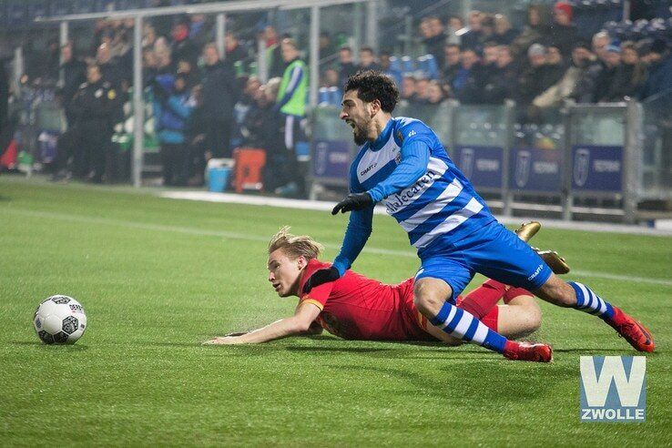 PEC Zwolle en AZ delen punten - Foto: Wouter Steenbergen