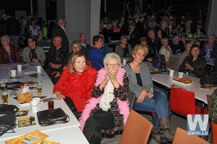 Show en gezelligheid bij Seniorencarnaval - Foto: Hans Platje