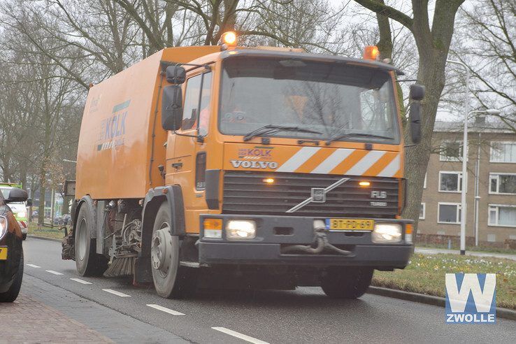 Bus verliest grote hoeveelheid diesel over tientallen kilometers in Zwolle - Foto: Rob Jager