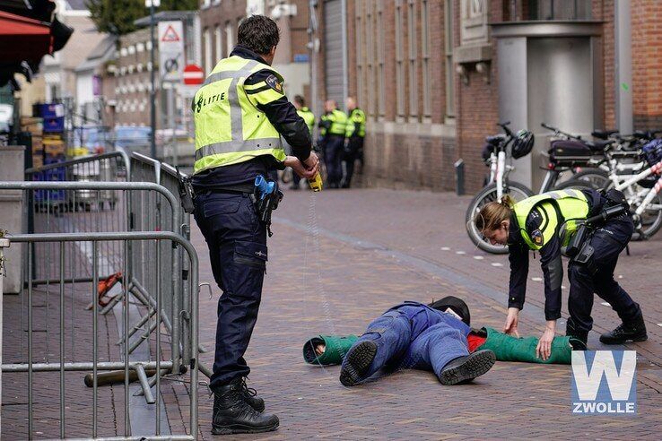 Politieoefening in de Voorstraat in Zwolle - Foto: Gonny van Duinen 