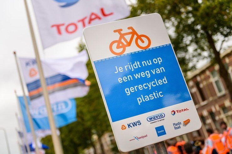1e PlasticRoad-fietspad ter wereld geopend in Zwolle