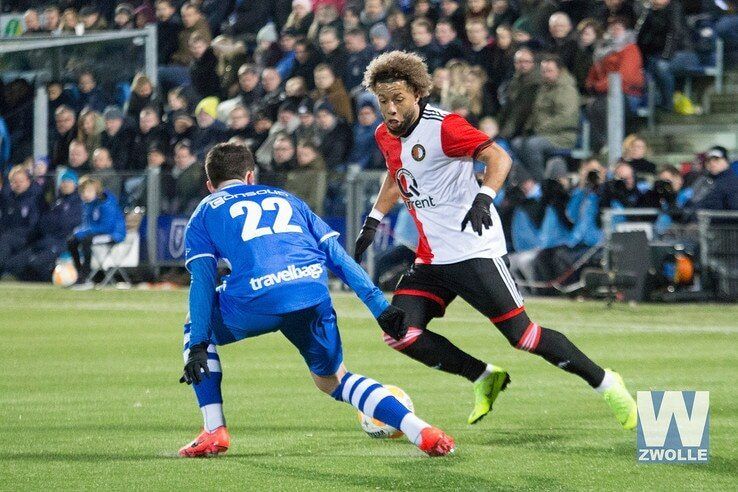 Jaap Stam pakt de winst tegen Feyenoord met zijn PEC Zwolle - Foto: Wouter Steenbergen
