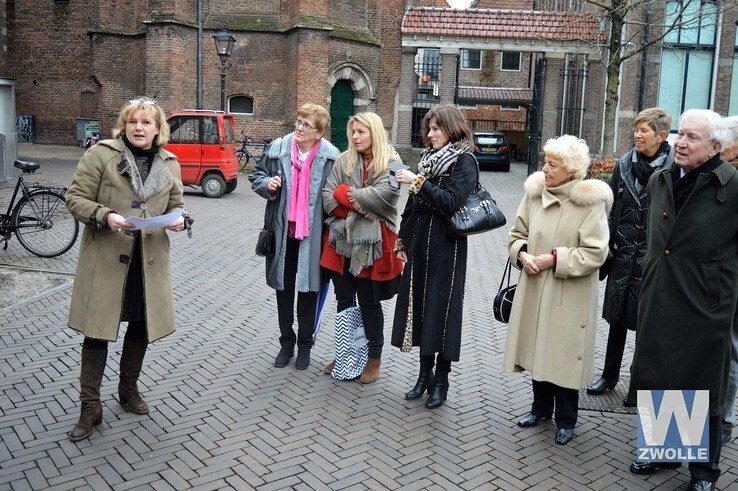 Kunstwerk “Drie Eiervrouwtjes” op het mooiste plein van Zwolle - Foto: Hennie Vrielink
