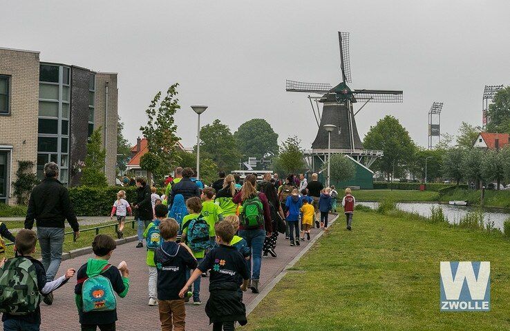 Zwolle weer massaal aan de wandel tijdens Avondvierdaagse - Foto: Arjen van der Zee