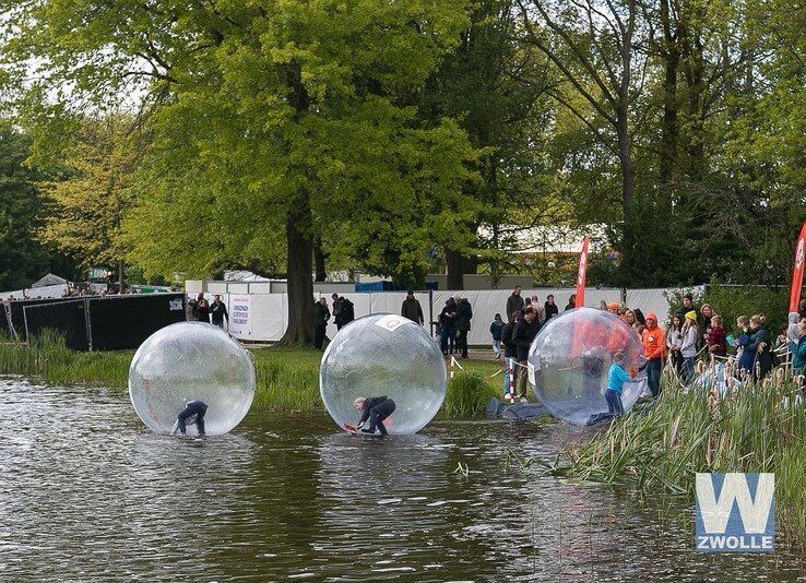 Minder bezoekers, maar niet minder gezellig Bevrijdingsfestival in Zwolle - Foto: Arjen van der Zee