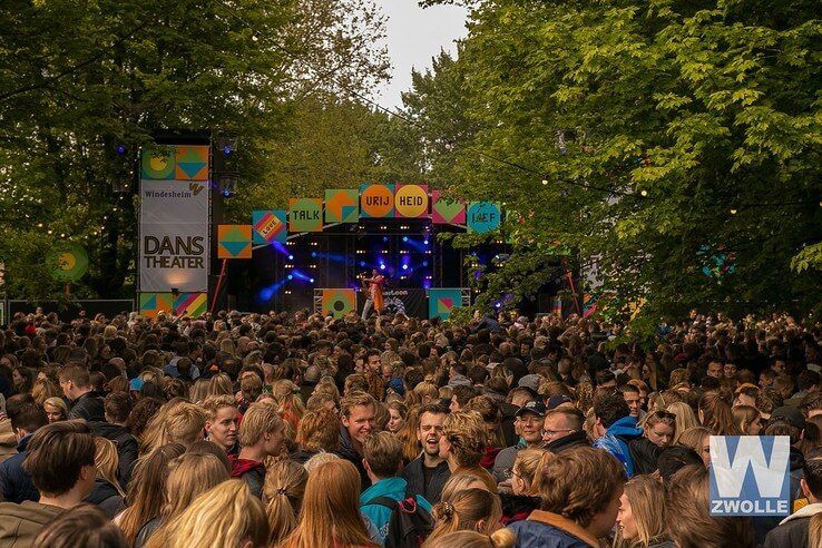 Minder bezoekers, maar niet minder gezellig Bevrijdingsfestival in Zwolle - Foto: Arjen van der Zee