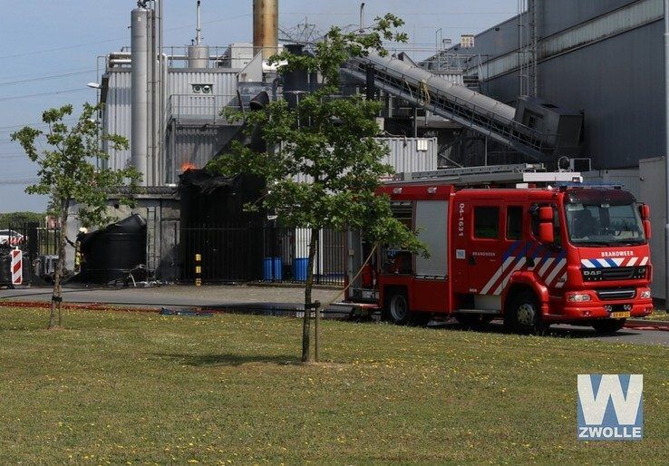 Uitslaande brand in silo bij ROVA Zwolle - Foto: Arjen van der Zee