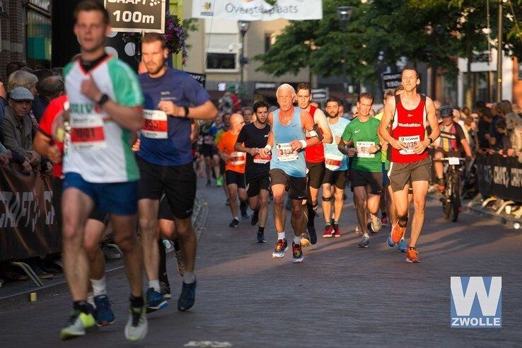 Mooi weer maakt de Zwolse Halve Marathon een geslaagd evenement - Foto: Wouter Steenbergen