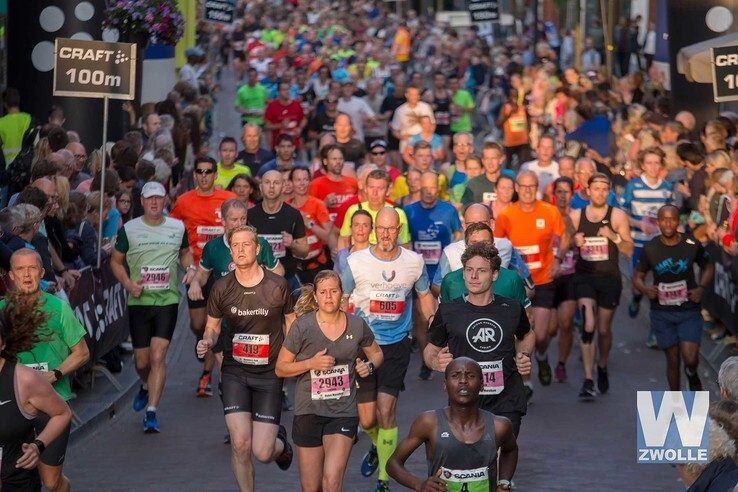 Mooi weer maakt de Zwolse Halve Marathon een geslaagd evenement - Foto: Wouter Steenbergen