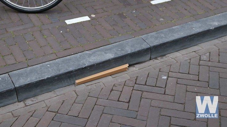 Vuurwapen schietincident aangetroffen aan Van Karnebeekstraat Zwolle - Foto: Arjen van der Zee