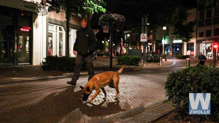 Vuurwapen schietincident aangetroffen aan Van Karnebeekstraat Zwolle - Foto: Arjen van der Zee