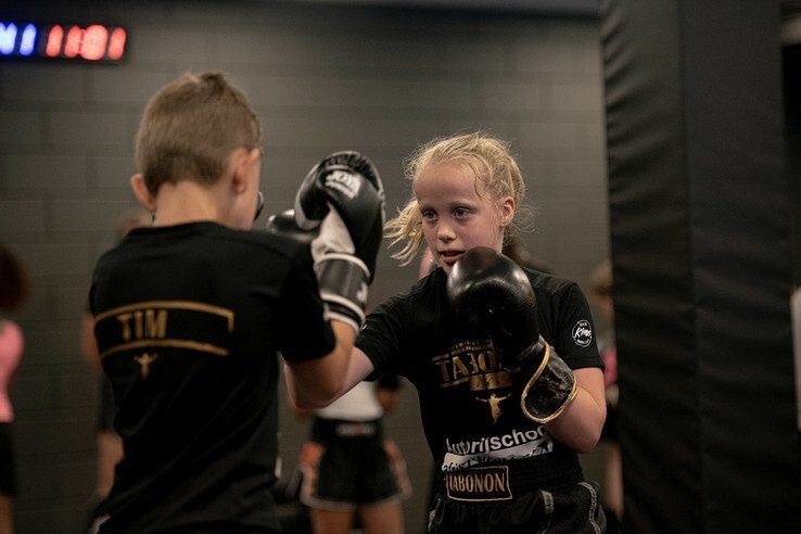 125 kinderen doen kickboksexamen in Zwolle - Foto: Ingezonden foto