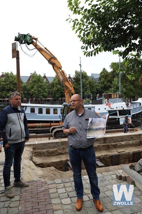 Oude kademuur aan het licht gekomen - Foto: Jan van der Meulen