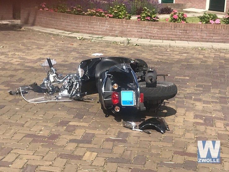 Ongeval met scooter op Papaverweg Zwolle - Foto: Nienke Mondria