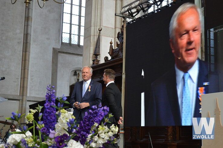 Erkenning en waardering voor burgemeester Henk Jan Meijer - Foto: Hennie Vrielink