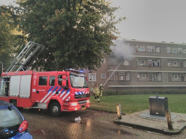 Uitslaande brand in flat Meppelerstraatweg - Foto: Japio