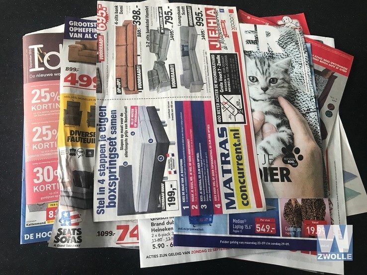 PvdA en D66 willen minder oud papier door JA / JA sticker - Foto: Nienke Mondria