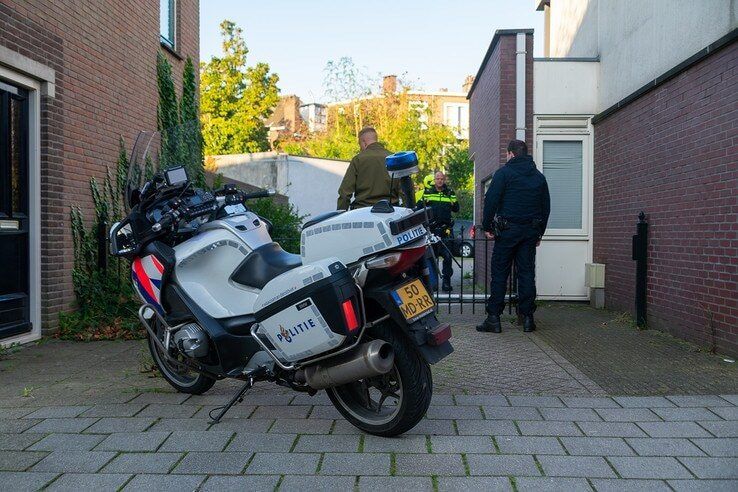 Politie zoekt voortvluchtige inbreker in Assendorp - Foto: Peter Denekamp