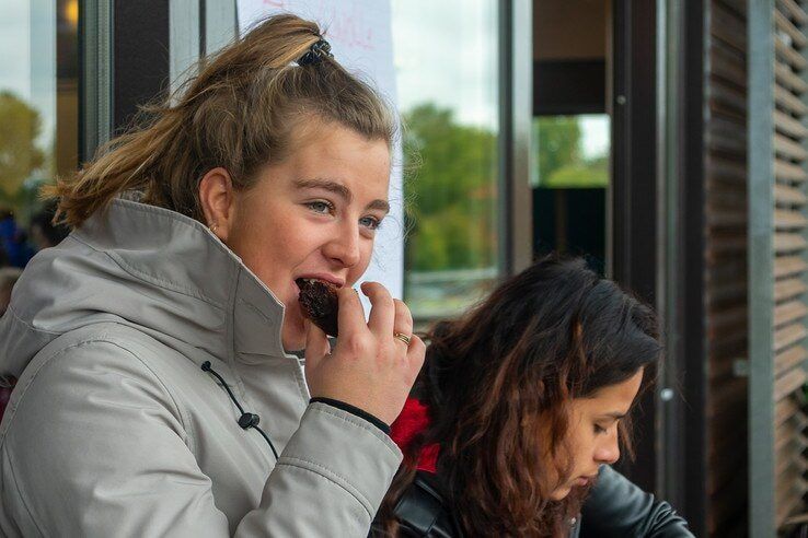 ‘Heel Dames 1 van HC Zwolle bakt’ - Foto: Peter Denekamp