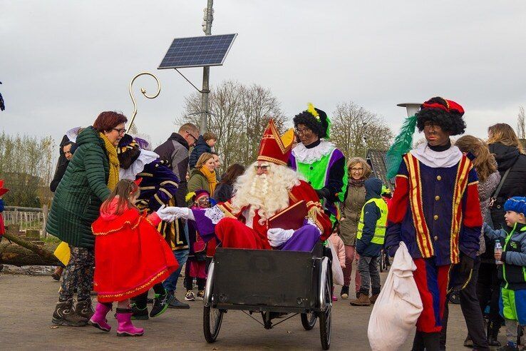 Sint brengt bezoek aan Zwolse wijk Stadshagen - Foto: Ditte Verhagen en Wouter Jansen