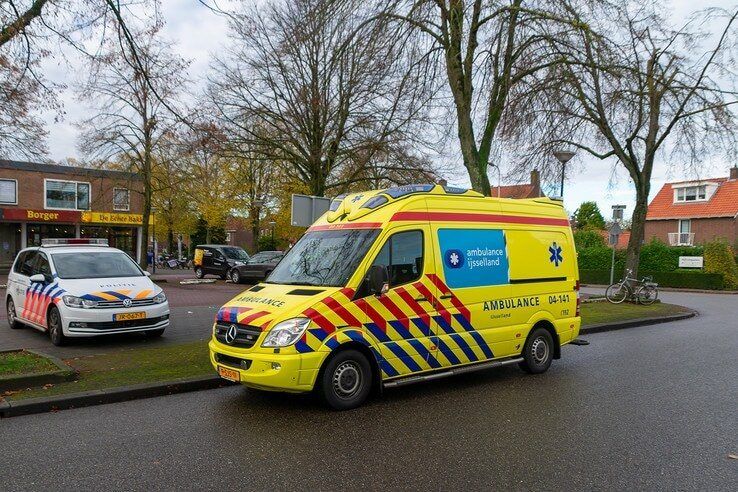Ongeval op hoek Boerendanserdijk/Campherbeeklaan Berkum - Foto: Peter Denekamp