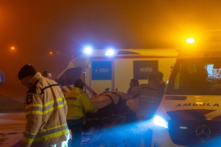 Drie gewonden bij aanrijding in dichte mist - Foto: Peter Denekamp
