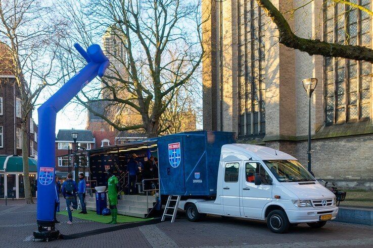 PEC Zwolle Truck staat op het Grote Kerkplein - Foto: Peter Denekamp