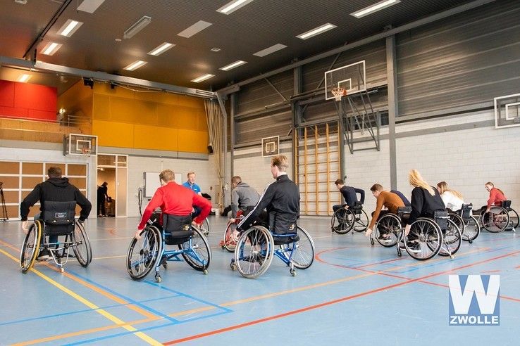 Studenten naar Paralympic Experience Day op Hogeschool Windesheim - Foto: Henrico van der Dussen