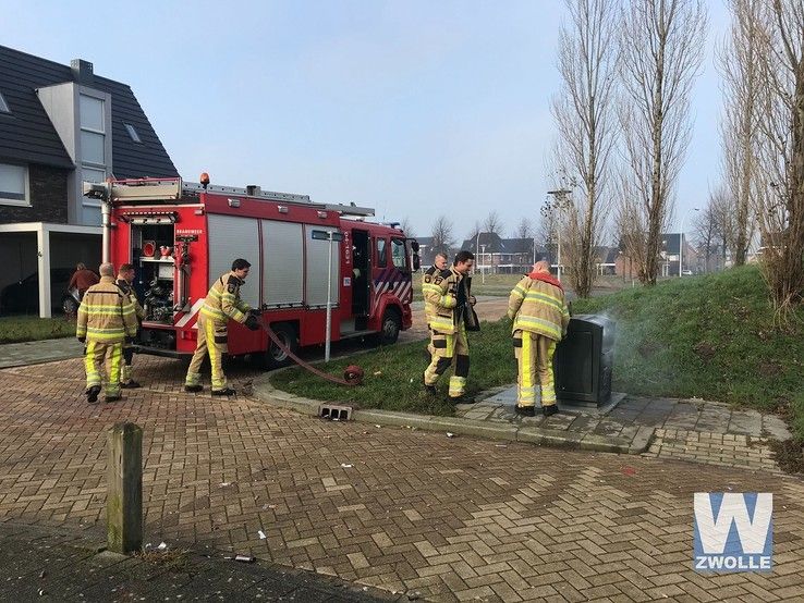 Brandweer Zwolle rukt uit voor containerbrand in Stadshagen - Foto: Gerrit-Jan Mondria