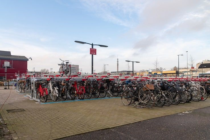 ProRail en NS testen nieuw fietsenrek - Foto: Peter Denekamp
