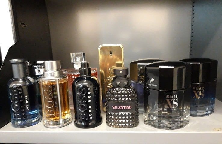 Politie zoekt eigenaren gestolen parfum - Foto: Politie Basisteam Zwolle