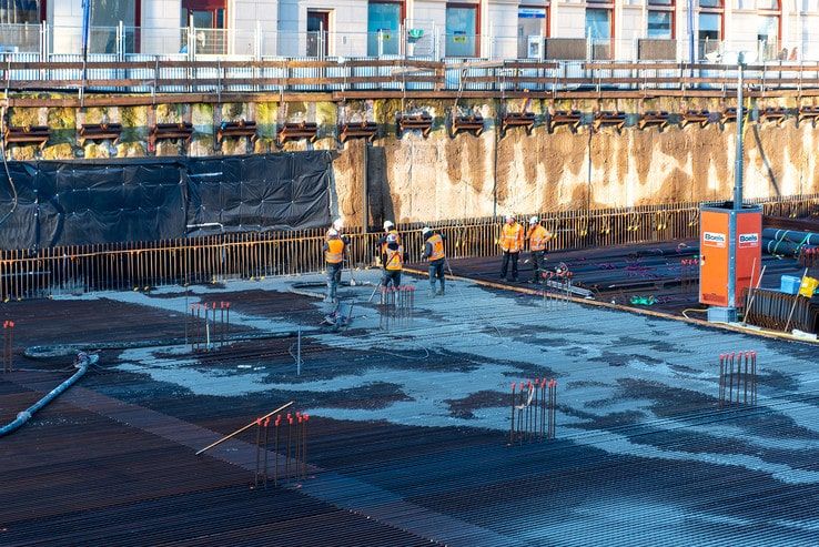 Eerste grote betonstort voor ondergrondse fietsenstalling gestart - Foto: Peter Denekamp